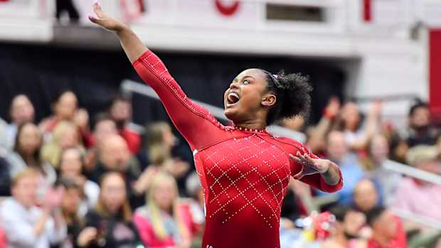 Leah Smith competes for Arkansas on floor against Auburn.